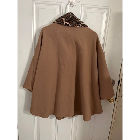 Village Fair tan with leopard collar one button cape - Picture 2 of 4
